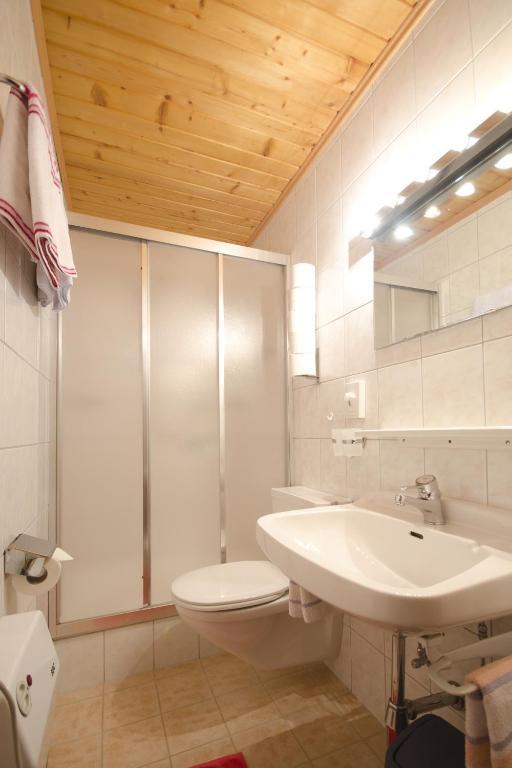 Apart-Pension Wasserfall Neustift im Stubaital Room photo