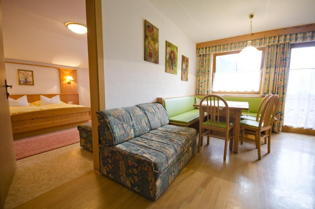 Apart-Pension Wasserfall Neustift im Stubaital Room photo
