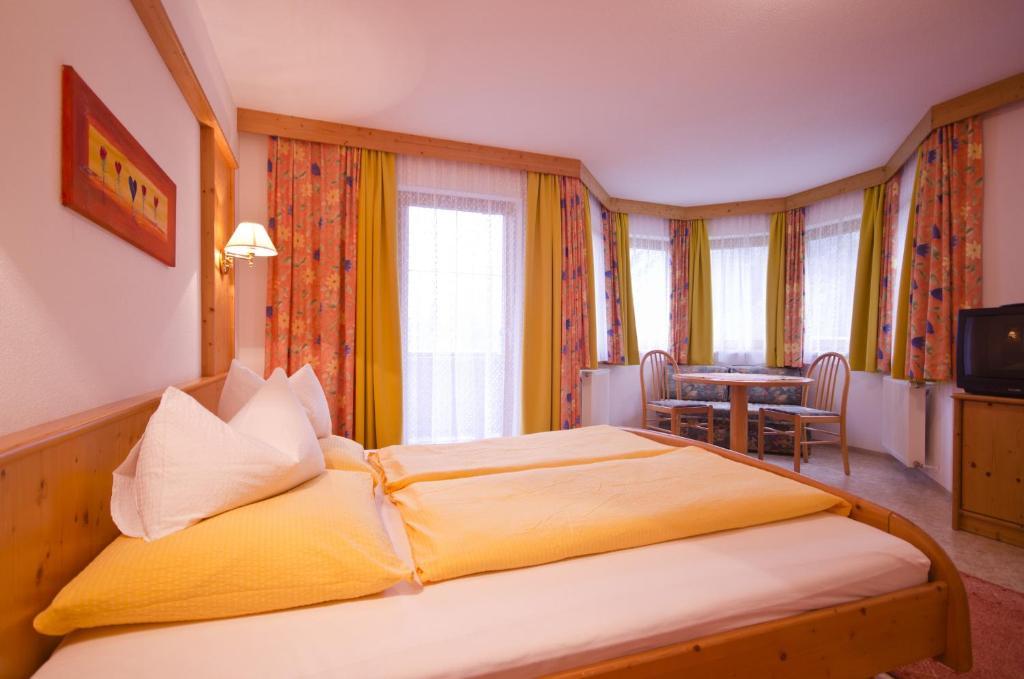 Apart-Pension Wasserfall Neustift im Stubaital Exterior photo
